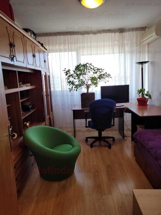 vanzare apartament 3 camere Liviu Rebreanu , Mall Park Lake , balcon generos , 9/10 , mobilat si utilat .