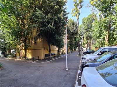 vanzare apartament 3 cam. etaj 2 din 2, renovat, centrala ,zona linistita , spatiu verde , loc de parcare zona piata obor Bucuresti