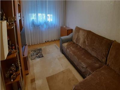 Oferta vanzare apartament 3 camere, zona Ramnicu Sărat /loc de parcare ADP