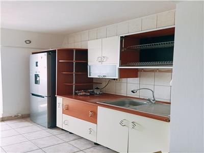 Vanzare apartament 2 camere, Basarabia, Arena Nationala, Cernauti, bloc 1973, reabilitat, et 8 , liber.