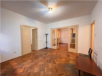 Inchiriere apartament 4 camere | Universitate  Hristo Botev | etaj 3 din 7 | centrala termica | 120 mp |