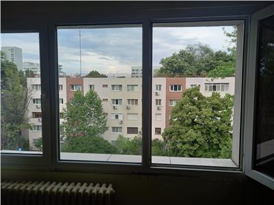 apartament 3 camere, Titan, metrou N Grigorescu, Al Postavarului, 70MP cu LOGIE , etaj 4, liber. OFERTA!