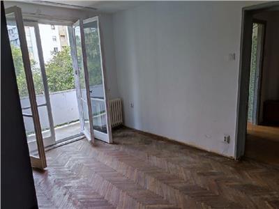 apartament 2 camere , Basarabia , Costin georgian, aproape de metrou , et 3/4, liber, 49mp utili.