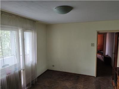apartament 3 camere, Titan, metrou N Grigorescu, 70MP cu LOGIE , etaj 4, bloc reabilitat,curat liber.