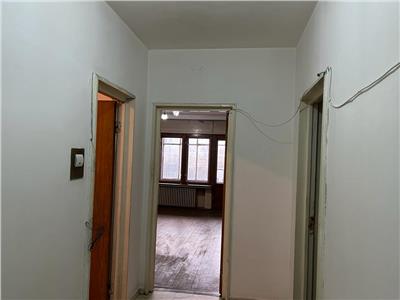 Strada Uruguay/ Vanzare Apartament 4 camere/ 105mpu/Dependinte