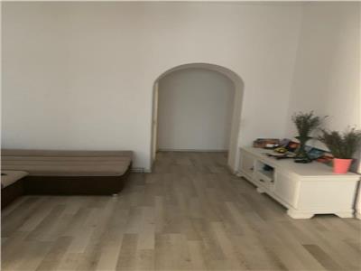 Vanzare apartament 4 camere in vila | Lascar Catargiu  Povernei | 225 mp teren | renovat |